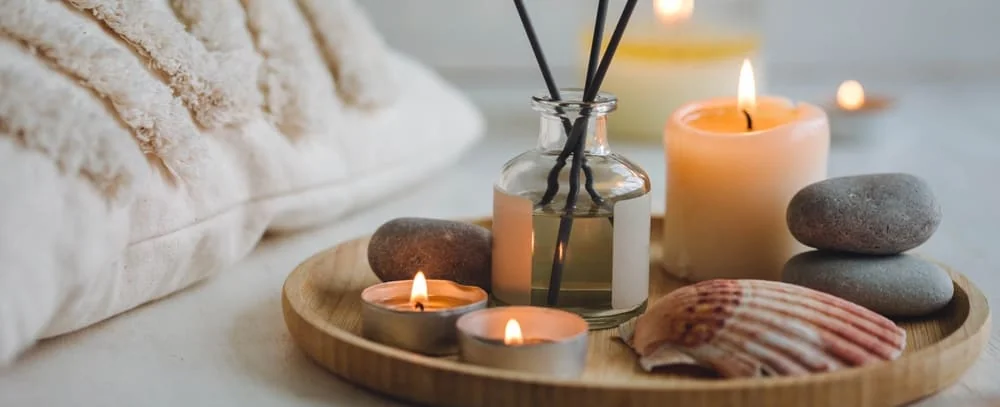 Aromaterapie pentru stare de bine zilnica: ritual de dimineata in 10 minute