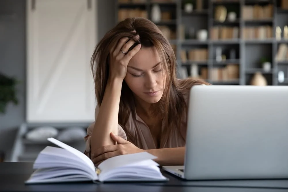 Suplimente pentru IT-isti: cum iti sustii concentrarea in zilele lungi
