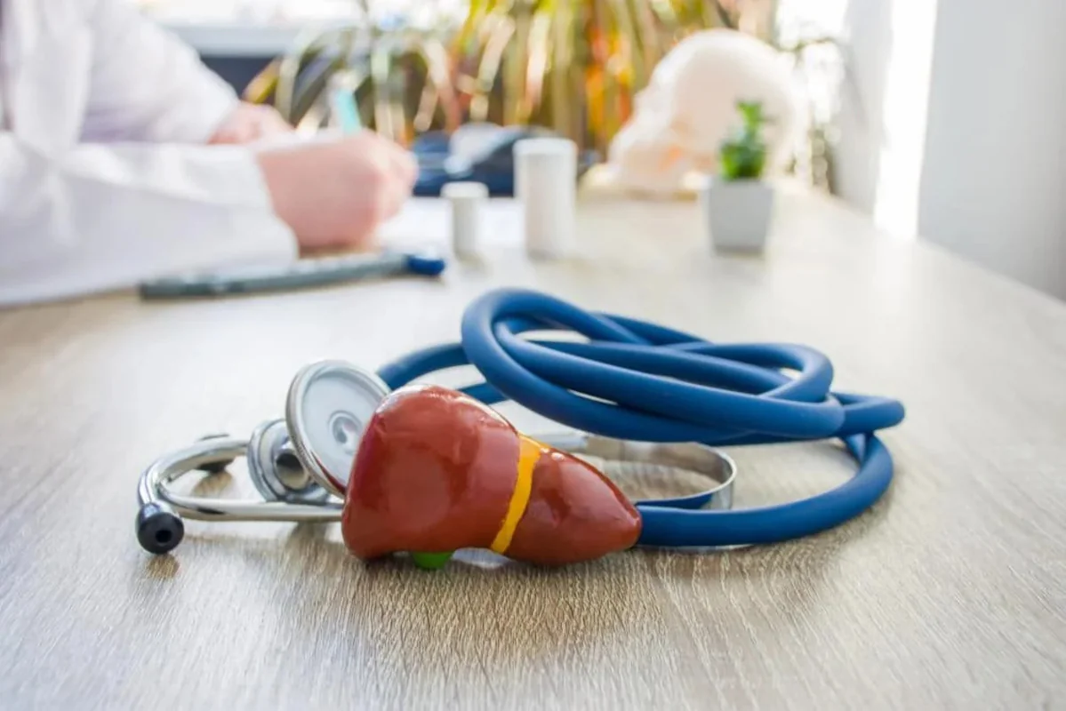 Enzime hepatice crescute (TGO, TGP, GGT, ALP): cauze, interpretarea analizelor si ce este de facut