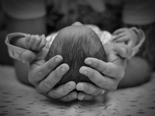Ingrijirea nou-nascutului: 10 trucuri pentru parintii stresati