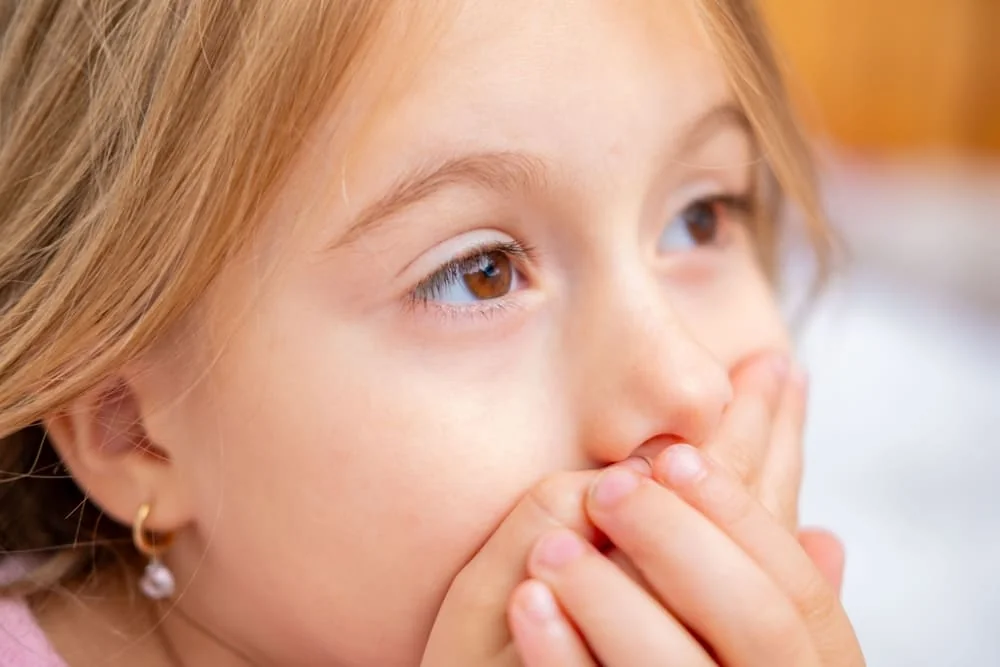 Mutism selectiv: cauze, simptome, tratament